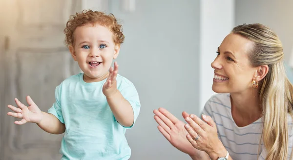 Happy Clapping Mother Support Kid Energy Living Room Smile Celebration — Stock Photo, Image