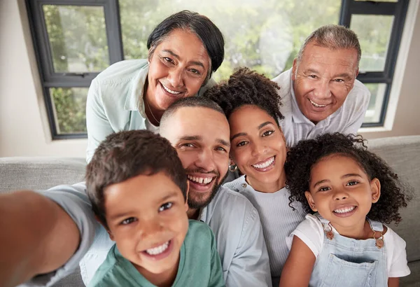 Selfie Familia Niños Con Niños Padres Abuelos Tomando Una Fotografía —  Fotos de Stock