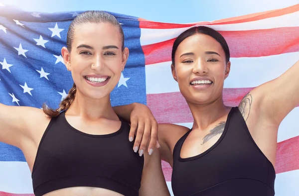 Bandera Americana Mujeres Atleta Retrato Sonrisa Libertad Justicia Símbolo Patriótico —  Fotos de Stock