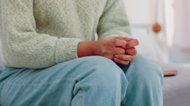 Stress Angst Het Plukken Van Huid Van Handen Van Vrouw — Stockvideo