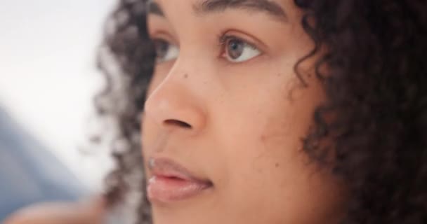 Mulher Negra Afro Rosto Para Cabelo Estilo Rotina Manhã Fresca — Vídeo de Stock