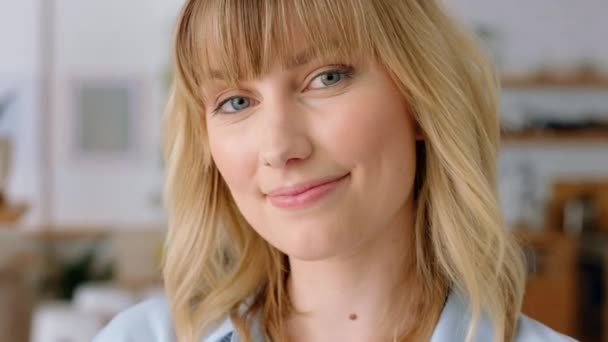 Emlakçı Emlakçı Emlakçı Bina Geliştirme Işi Satılık Gülümse Portre Yüzü — Stok video
