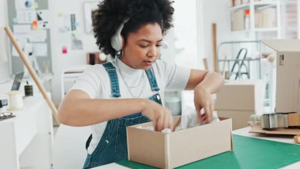Ecommerce Startup Headphones Woman Packing Box Package Shipment Delivery Courier — Stock Video