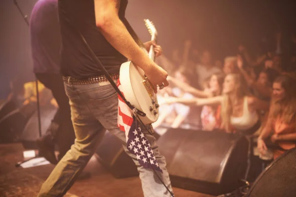 Solo Súper Enfermo Guitarrista Tocando Solo Enfermo Mientras Rockeaba Con — Foto de Stock