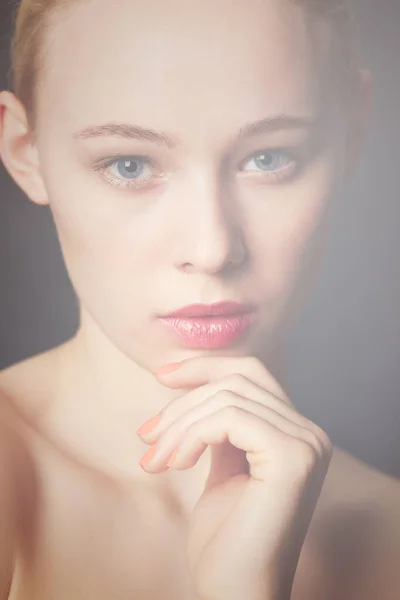 Mysterious Beauty Beauty Shot Young Blond Woman Wearing Red Lipstick — Stock Photo, Image