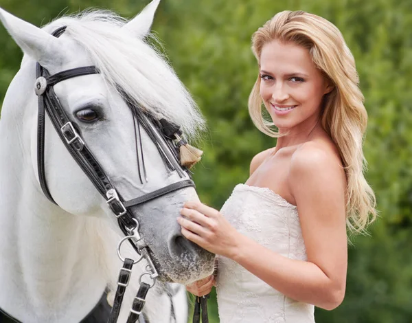 Haar Meest Vertrouwde Ros Zal Haar Naar Het Altaar Brengen — Stockfoto