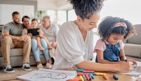 Mãe Ajudando Criança Desenhar Com Família Ensino Educação Casa Para — Fotografia de Stock