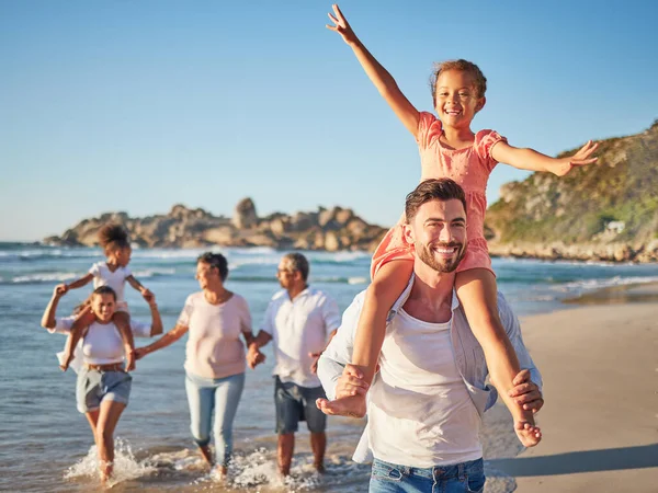 Feliz Viaja Ama Con Gran Familia Playa Para Unas Vacaciones —  Fotos de Stock