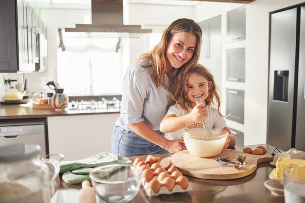 Moeder Met Kind Portret Koken Ontbijt Keuken Samen Voor Liefde — Stockfoto