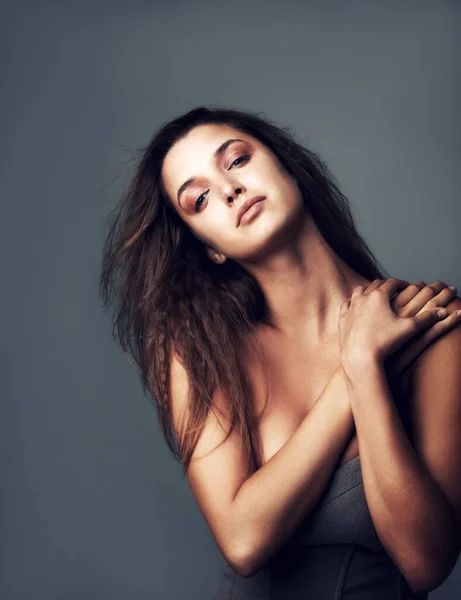 Belleza Una Entre Millón Retrato Estudio Una Joven Atractiva Posando — Foto de Stock