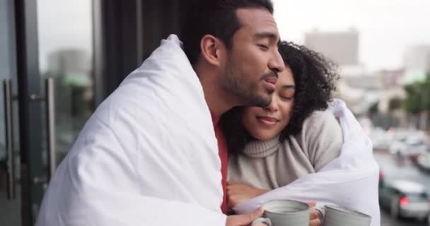 Cold Couple Blanket Drinking Coffee Outdoors Balcony House Love Warmth — Stock Video