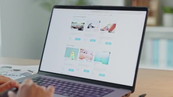 Laptop Forskning Och Blogg Händerna Affärskvinna Med Hjälp Sökning Internet — Stockvideo