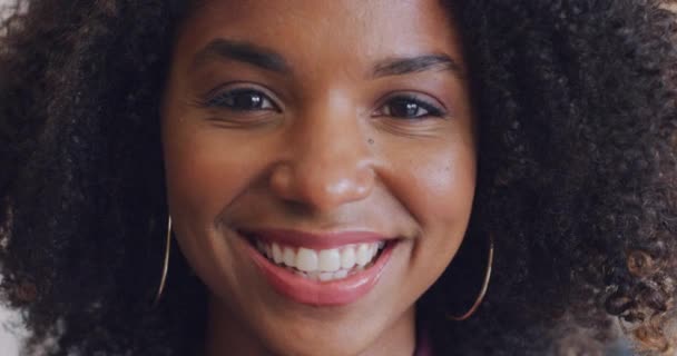 Braziliaanse Vrouw Afro Gezicht Van Creatieve Ontwerper Met Motivatie Innovatie — Stockvideo