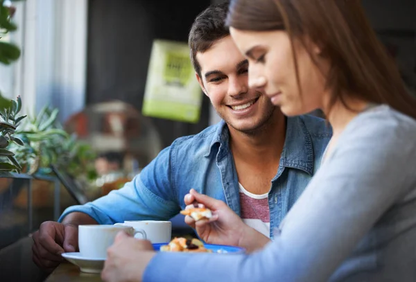 Genieten Van Een Middag Samen Een Jong Stel Aan Het — Stockfoto