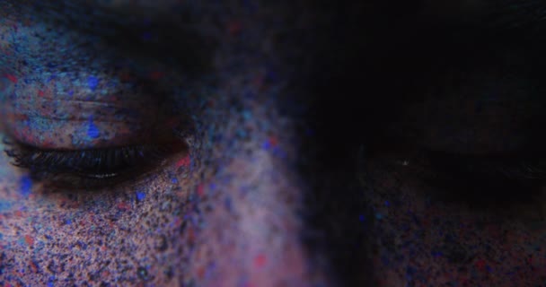 Twarz Oczy Kolorowy Makijaż Portretowej Kobiety Kreatywna Sztuka Kosmetyki Fantasy — Wideo stockowe