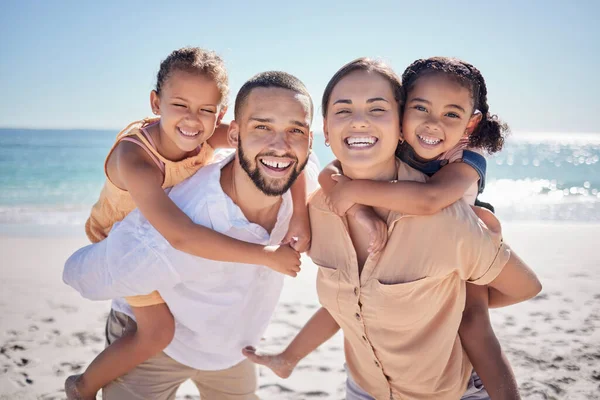 Plage Famille Jeune Heureuse Avec Des Enfants Marchant Long Hawaï — Photo