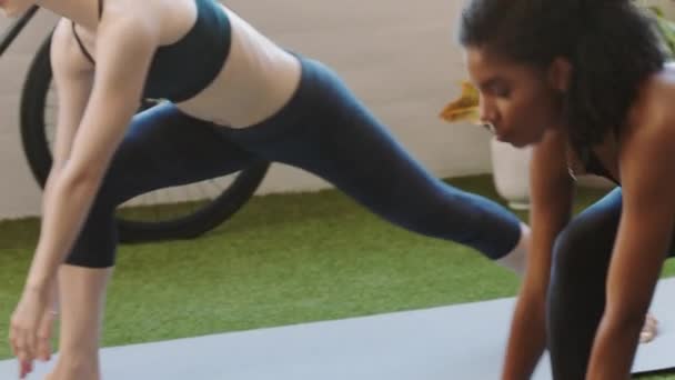 Yoga Ocupado Estiramiento Oficina Las Mujeres Haciendo Fitness Para Bienestar — Vídeo de stock