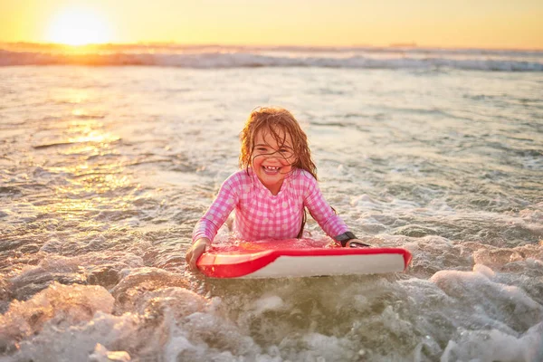 Happy Beach Girl Learning Surf Sport Motivation Hawaii Summer Vacation — Stock Photo, Image