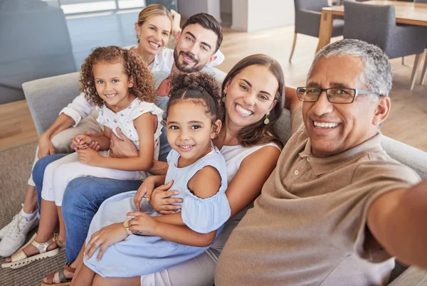 Selfie Família Filhos Com Avô Tirando Uma Foto Seus Netos — Fotografia de Stock