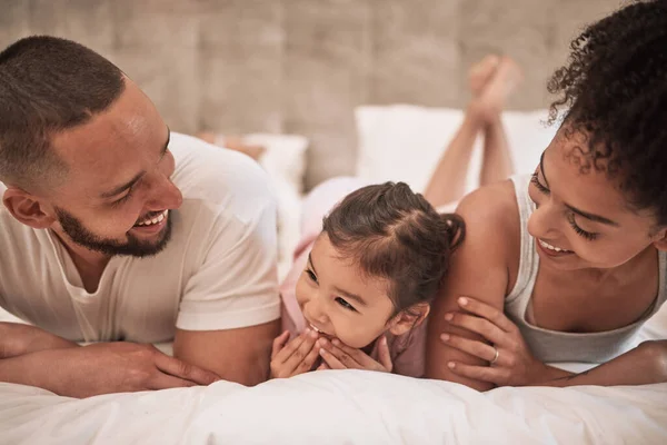 Madre Padre Niña Cama Dormitorio Casa Interior Casa Unión Una — Foto de Stock