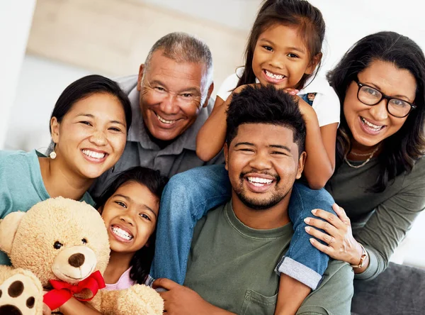 Casa Família Retrato Feliz Avós Sala Estar Com Crianças Sorrir — Fotografia de Stock