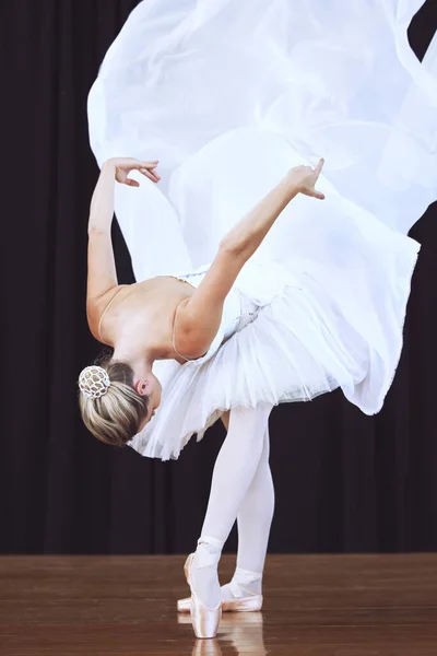Mujer Después Actuación Ballet Bailarina Practicando Para Ser Bailarina Profesional — Foto de Stock