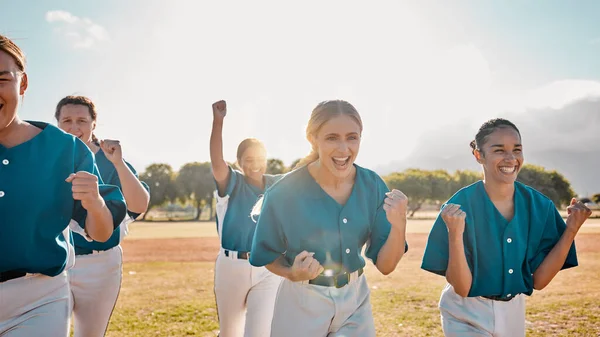 Щасливі Бейсбольна Команда Жінок Переможець Успішною Фітнес Командою Вигравши Відсвяткувавши — стокове фото