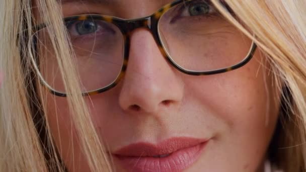 Visão Rosto Óculos Moda Para Mulher Com Designer Tendência Optometria — Vídeo de Stock