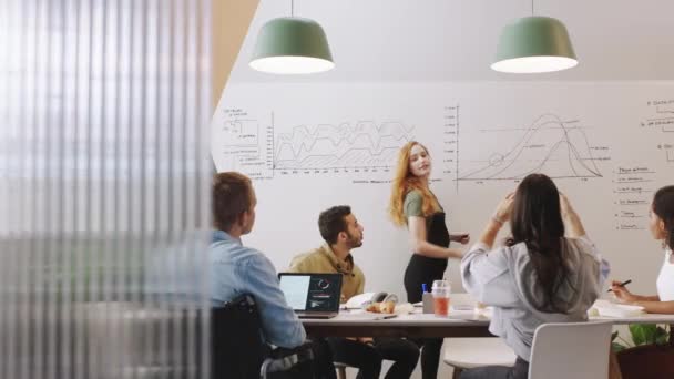 Estratégia Análise Dados Apresentação Com Empresários Reunião Para Planejamento Colaboração — Vídeo de Stock