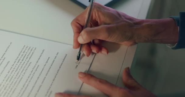 Contrato Papel Mano Con Bolígrafo Para Firma Contrato Alquiler Trabajo — Vídeos de Stock