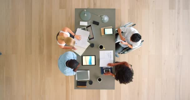 Reunião Negócios Trabalho Equipe Funcionários Colaboração Laptop Trabalhando Com Planejamento — Vídeo de Stock