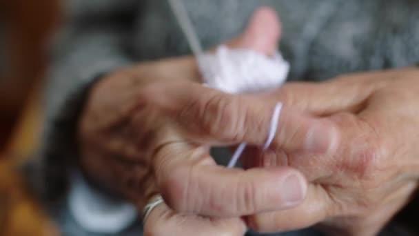 Emeklilik Örgüsü Ören Dikiş Diken Forma Kıyafet Yapımı Eşarp Yapan — Stok video