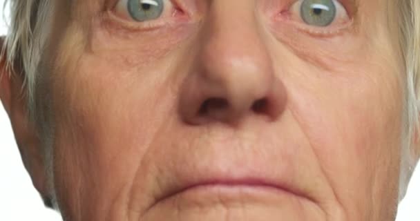 Starší Žena Tvář Brýle Oči Pro Vidění Rozhlížet Soustředit Péči — Stock video