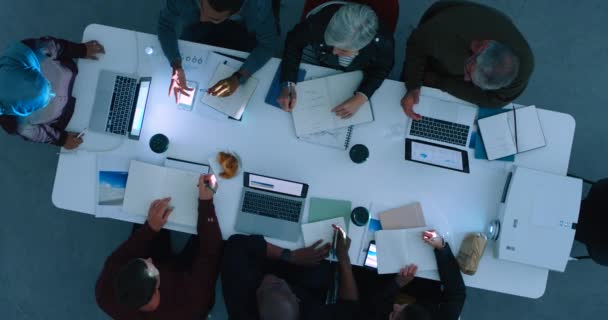 Equipe Escritório Planejando Uma Estratégia Trabalhando Noite Com Trabalho Equipe — Vídeo de Stock