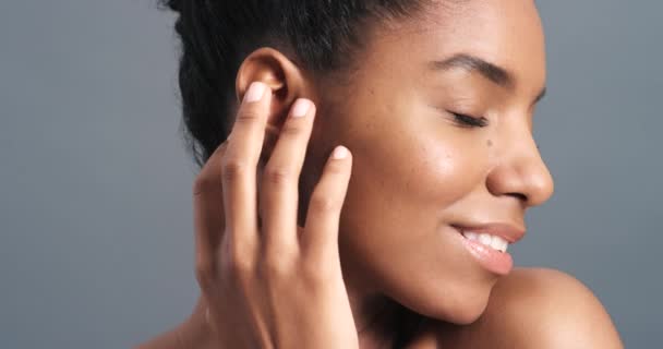 Schönheit Hautpflege Und Gesundheit Eine Schwarze Frau Mit Weicher Glatter — Stockvideo