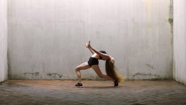 Baile Salto Libertad Urbana Una Bailarina Sola Pavimentación Salud Fitness — Vídeos de Stock