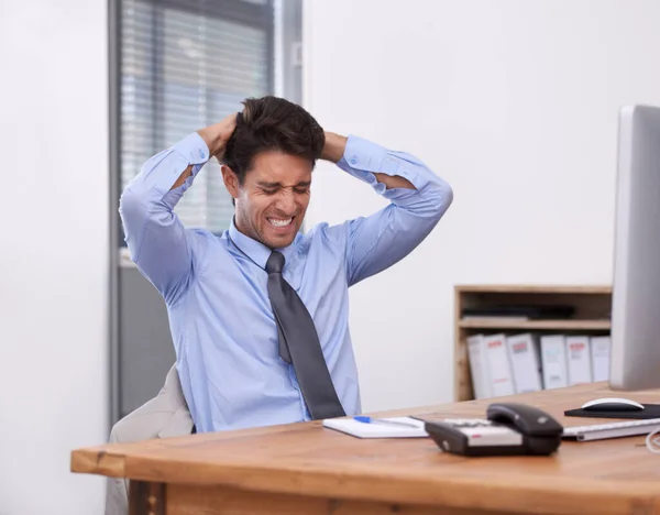 Jag Orkar Inte Mer Stressad Affärsman Sitter Vid Sitt Skrivbord — Stockfoto