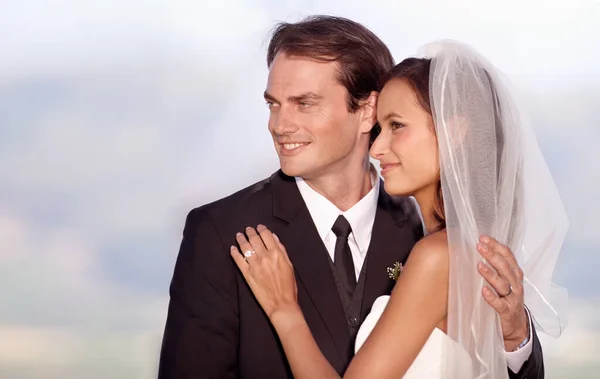 Blicke Ihr Glückliches Leben Danach Braut Und Bräutigam Hochzeitstag — Stockfoto