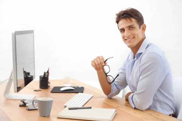 Problem Gelöst Ein Junger Geschäftsmann Hält Seine Brille Während Hinter — Stockfoto