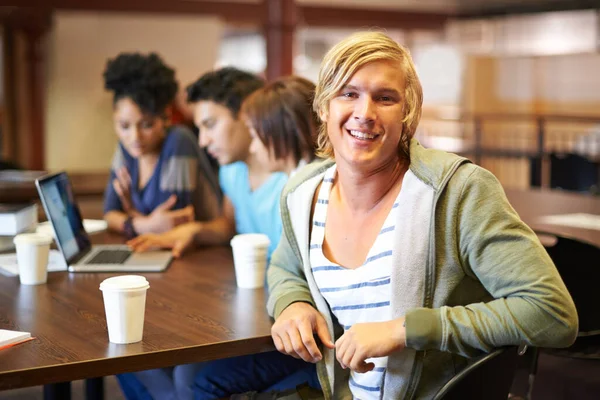 Lavorare Insieme Preparare Finali Gruppo Giovani Che Studiano Insieme Prossimi — Foto Stock