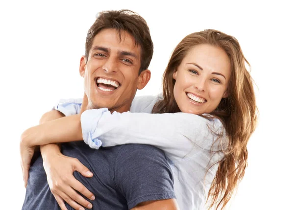 Jadi Cinta Pasangan Muda Yang Bahagia Merangkul Dengan Latar Belakang — Stok Foto