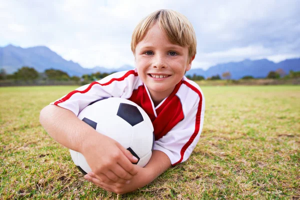 Waiting Practice Begin Portrait Young Boy Lying Soccer Field — Stock Photo, Image