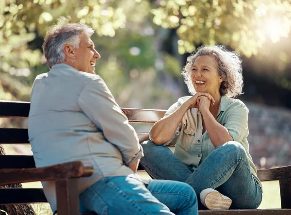 Park Bench Couple Senior People Love Happiness Nature Enjoying Summer — Stock Photo, Image