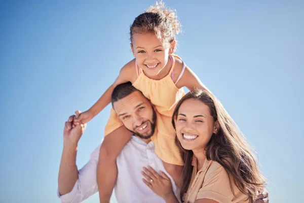 Gelukkig Liefde Vrijheid Met Familie Tegen Blauwe Lucht Samen Voor — Stockfoto