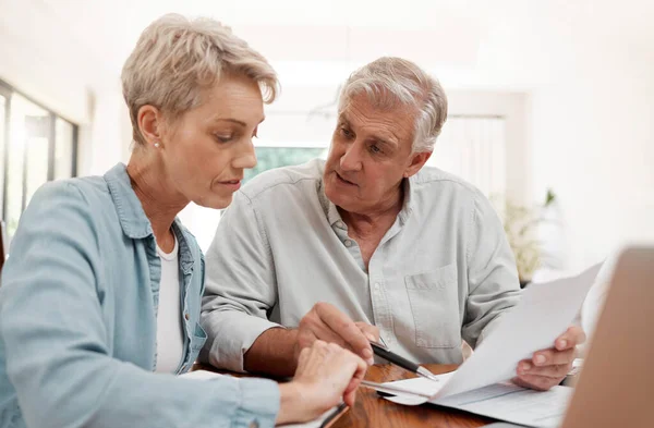 Finanzen Ruhestand Und Ein Paar Online Mit Budget Oder Strategieplan — Stockfoto