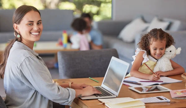 Boekhouder Moeder Werken Van Thuis Uit Online Familie Kinderopvang Sydney — Stockfoto