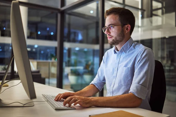 Empresário Computador Trabalho Escritório Noturno Para Programador Digital Cibersegurança Design — Fotografia de Stock