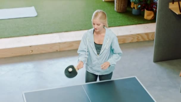 Winnaar Sport Vrouw Winnen Een Tafeltennis Een Vriendelijke Hobby Gezonde — Stockvideo