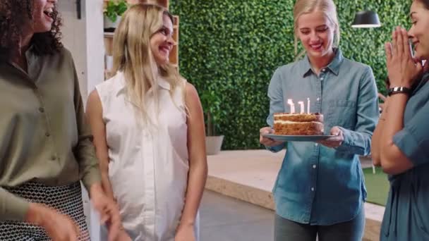 Femmes Gâteau Anniversaire Célébration Succès Bureau Pour Femme Brésilienne Dans — Video