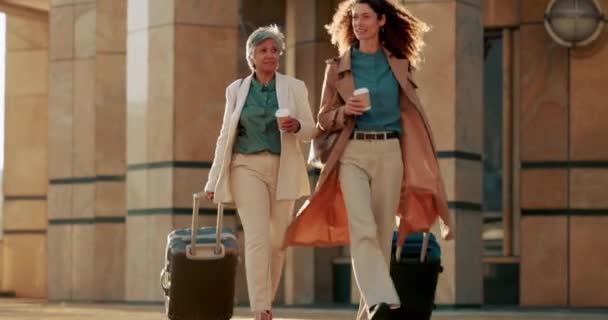 Voyages Bagages Femmes Affaires Marchant Dans Ville Urbaine Pour Une — Video